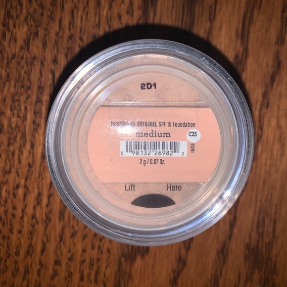 bareMinerals SPF 15 Powder Foundation - Picture 4 of 4